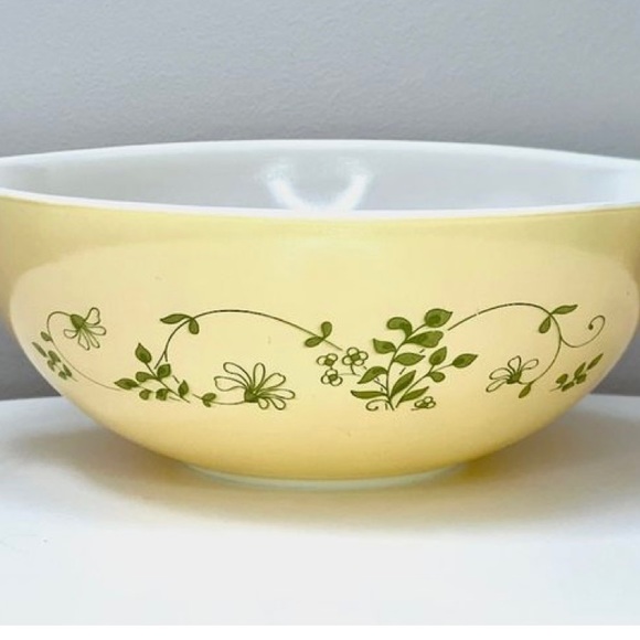 Pyrex 4 Wt  Shenandoah CinderellaBowl # 444 Pretty Yellow Pattern - Picture 1 of 9